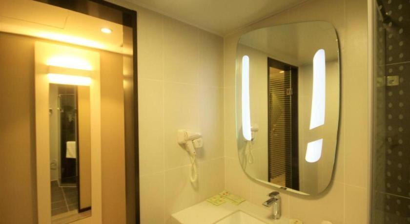 Ibis Shenyang North Station Hotel Exterior photo